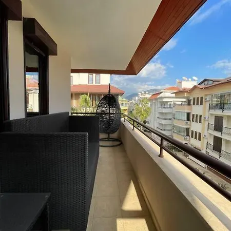 Oba Konak Sitesi Denize 150 M Alanya
