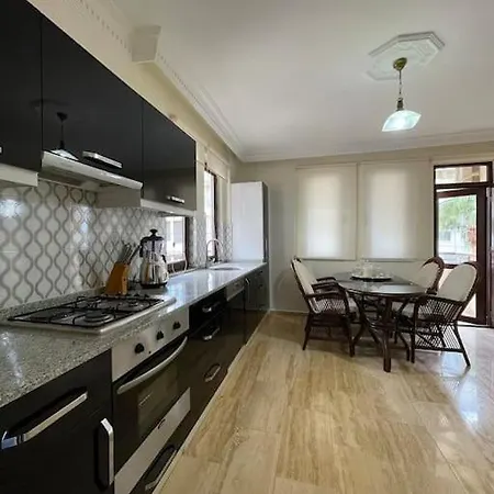 Oba Konak Sitesi Denize 150 M Apartment *
